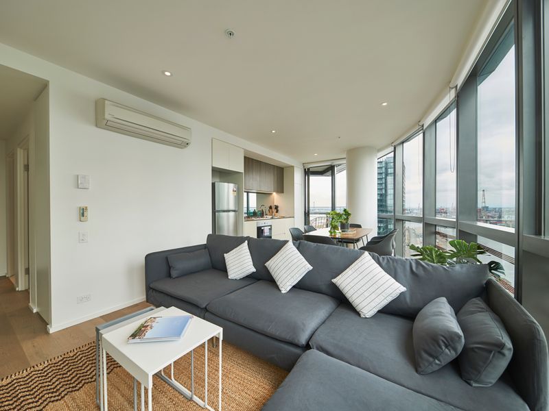 Sky Haven Modern Retreat with Free Parking