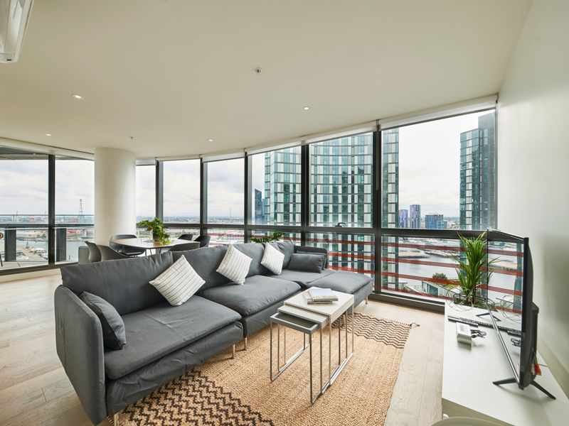 Sky Haven Modern Retreat with Free Parking