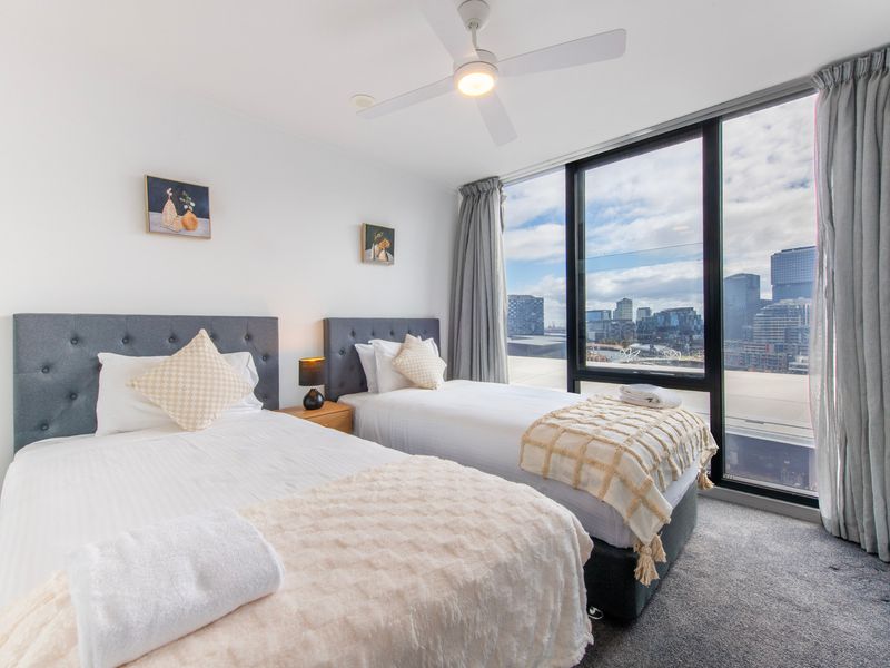 Bright and cozy room with 2 comfortable beds