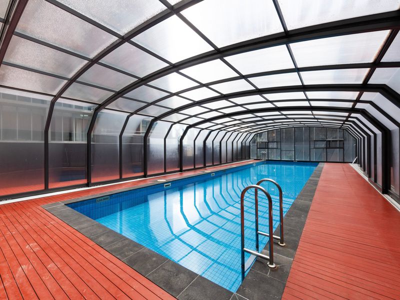 Modern 1-Bedroom Apartment in Docklands Delight