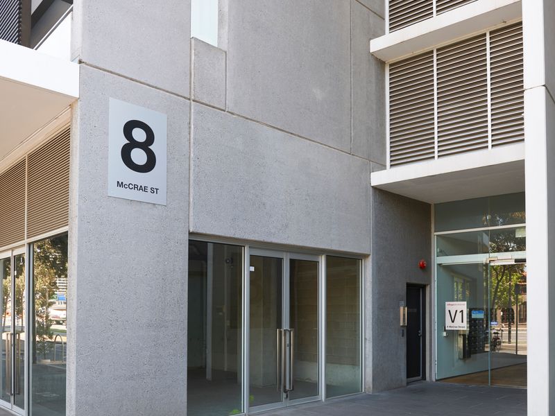 Modern 1-Bedroom Apartment in Docklands Delight