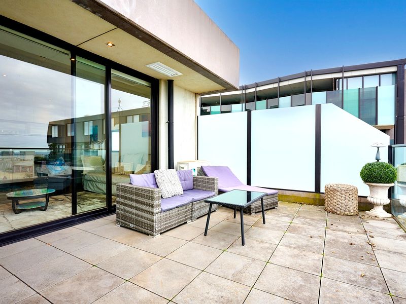 2BR Apartment with Ocean Views + Parking