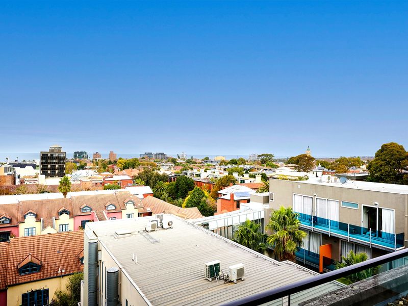 2BR Apartment with Ocean Views + Parking