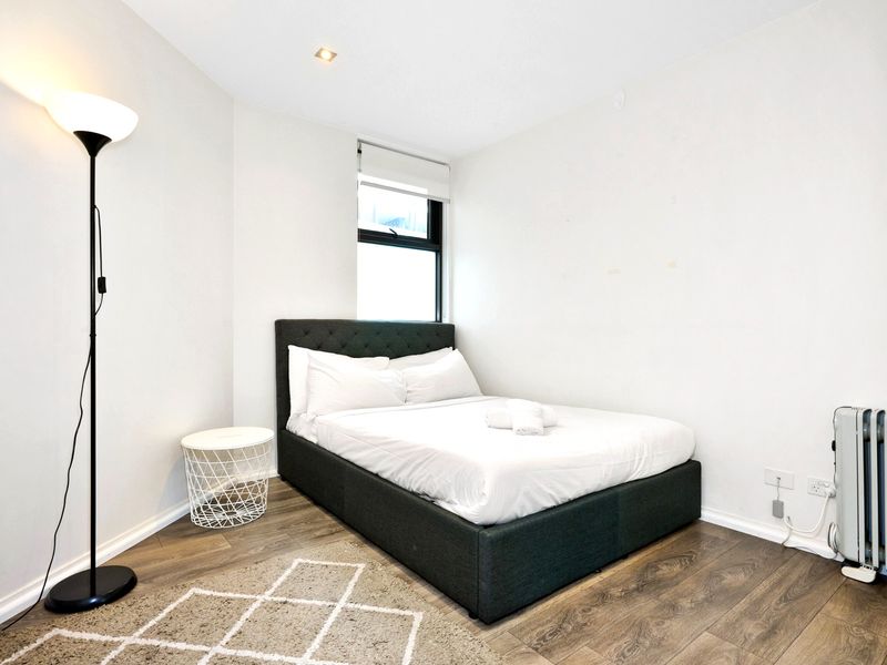 2BR Apartment with Ocean Views + Parking