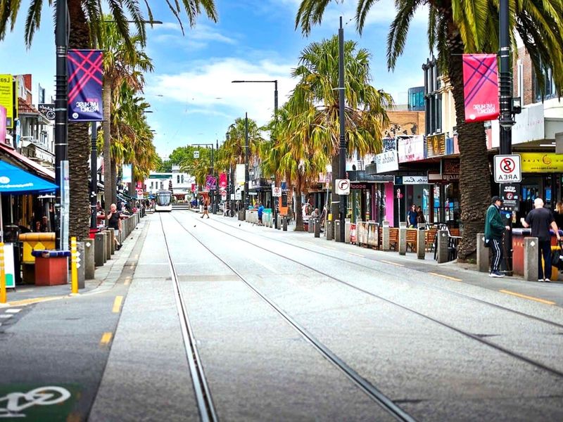 2BR Apartment with Ocean Views + Parking