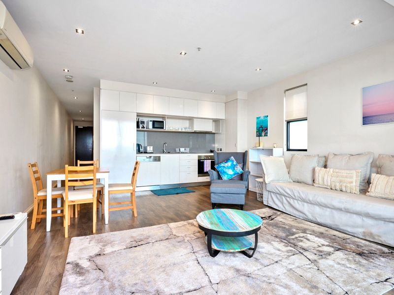 2BR Apartment with Ocean Views + Parking