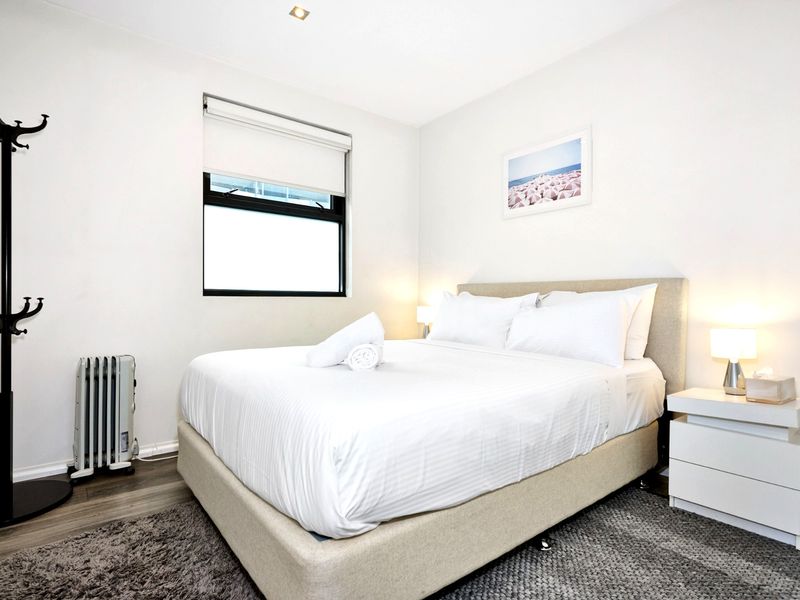 2BR Apartment with Ocean Views + Parking