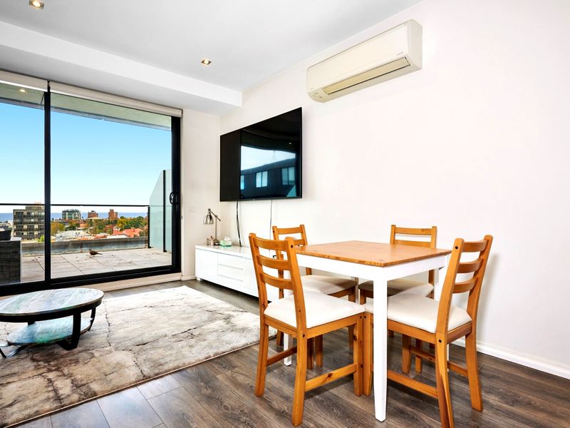 2BR Apartment with Ocean Views + Parking