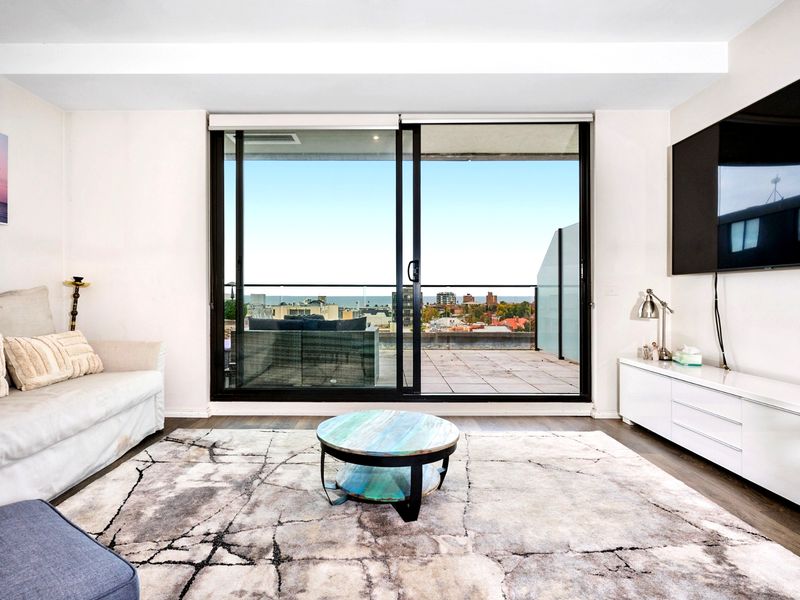 2BR Apartment with Ocean Views + Parking