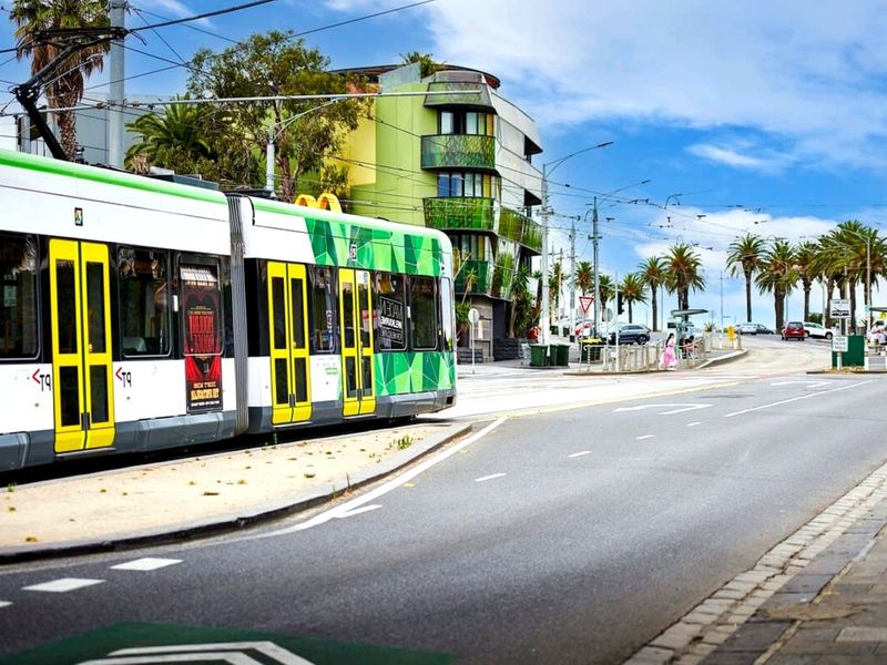 2BR Apartment with Ocean Views + Parking