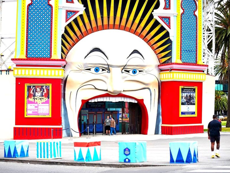 2BR Apartment with Ocean Views + Parking