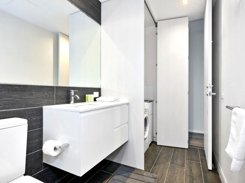 2BR Apartment with Ocean Views + Parking