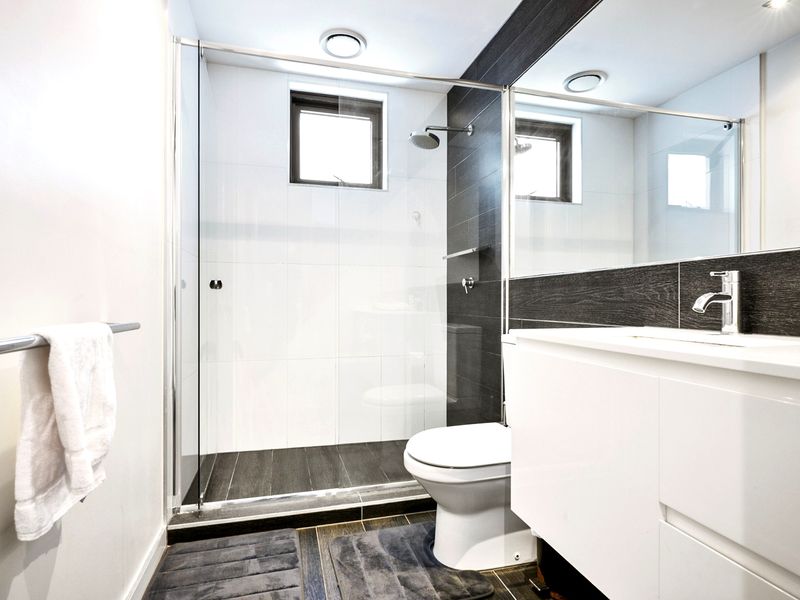 2BR Apartment with Ocean Views + Parking