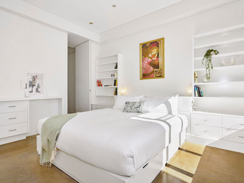 Queen bed
