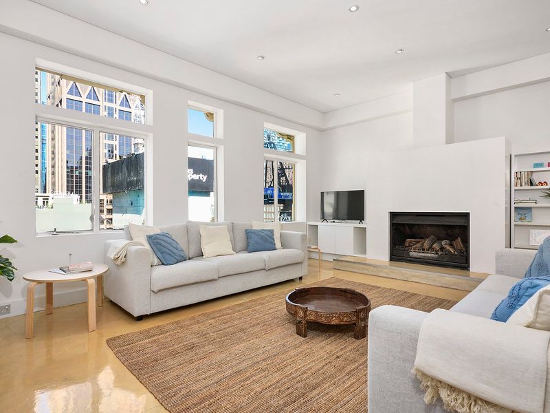 Spacious living room