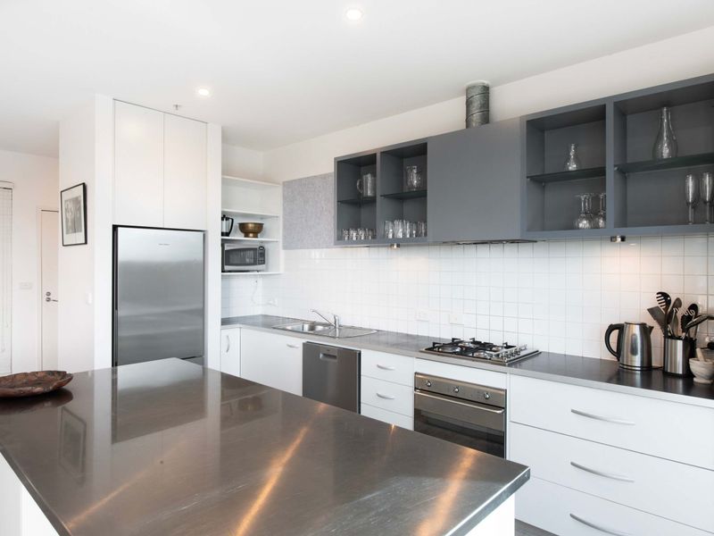 Modern and fully equipped kitchen, ideal for preparing gourmet meals.