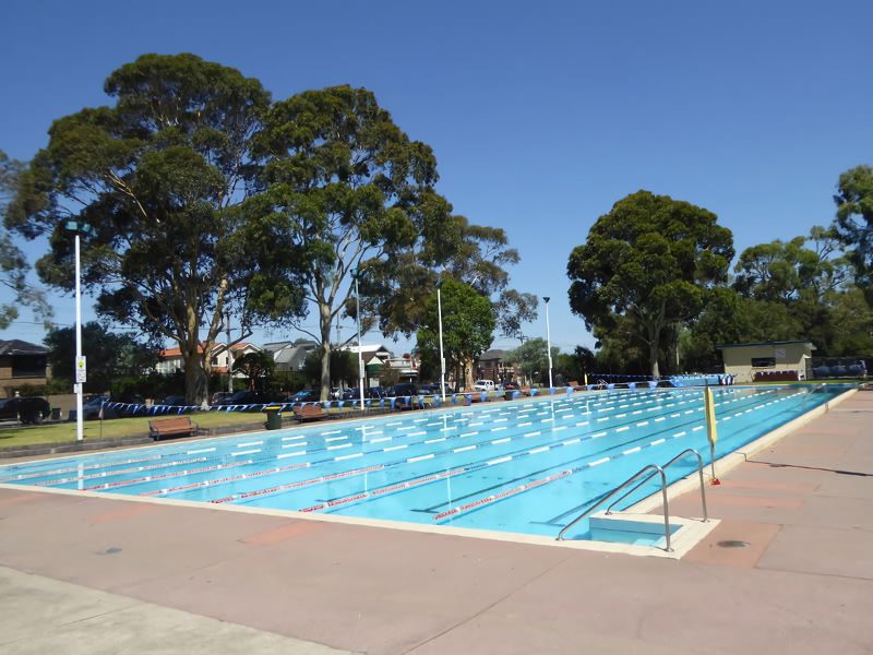 Queens Park Pool