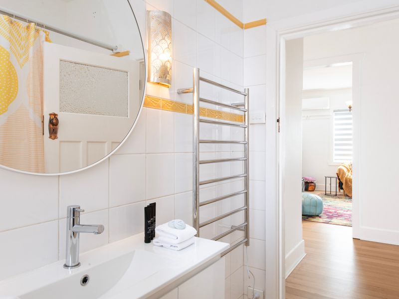 Charming 3-Bedroom Retreat by St Kilda Gardens