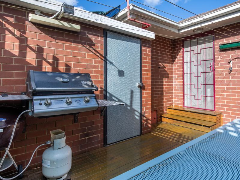 Extra space for cooking and dining