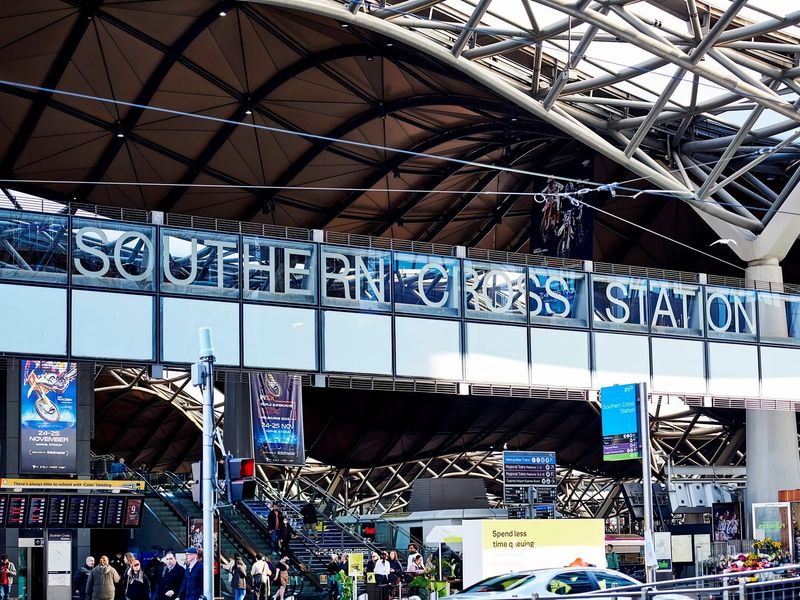 Southern Cross Station - 2 Min walk from the Apartment