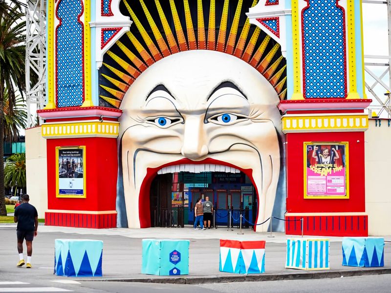 Enjoy a vibrant lifestyle with world-famous amusement parks, iconic attractions, and endless entertainment nearby.