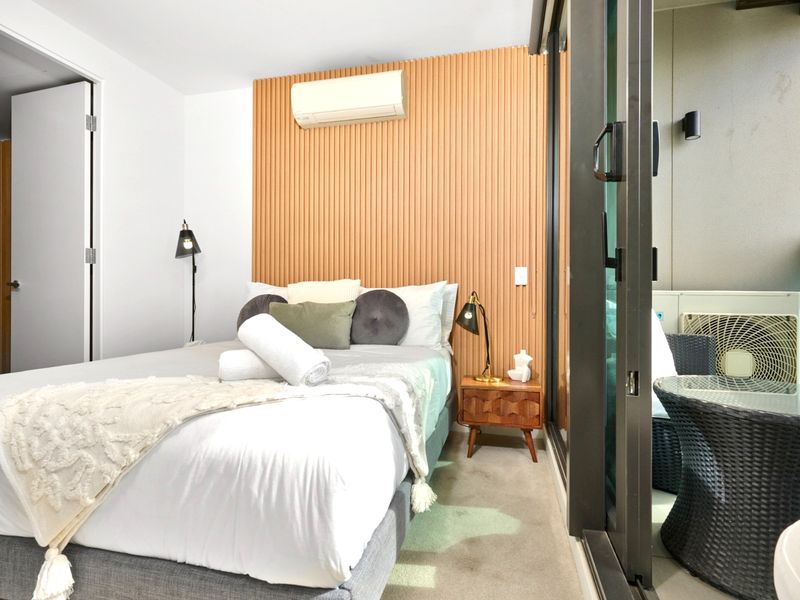 Mackenzie Marvel: Stylish 2BR w/ Skyline Views