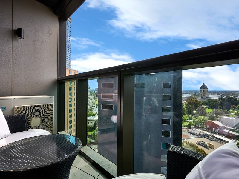 Mackenzie Marvel: Stylish 2BR w/ Skyline Views