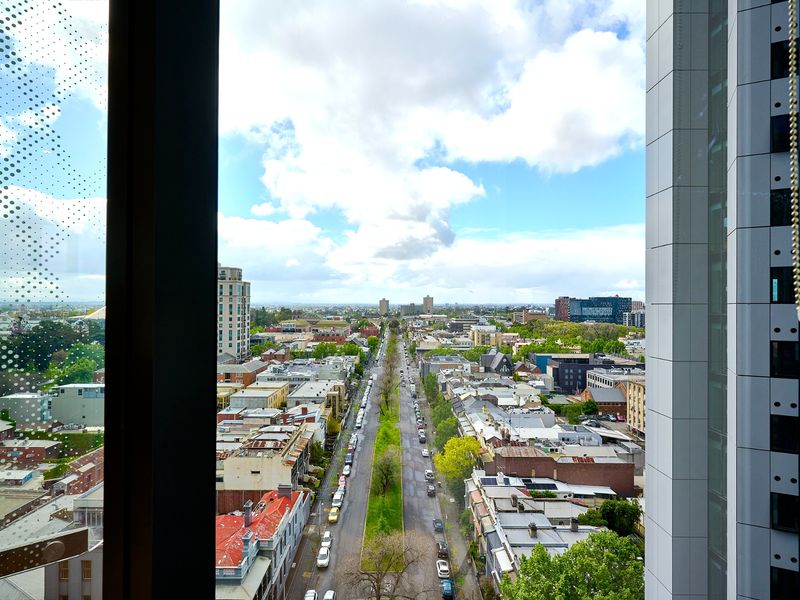 Mackenzie Marvel: Stylish 2BR w/ Skyline Views