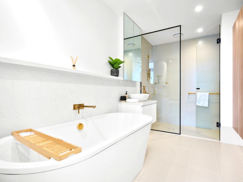 Mackenzie Marvel: Stylish 2BR w/ Skyline Views