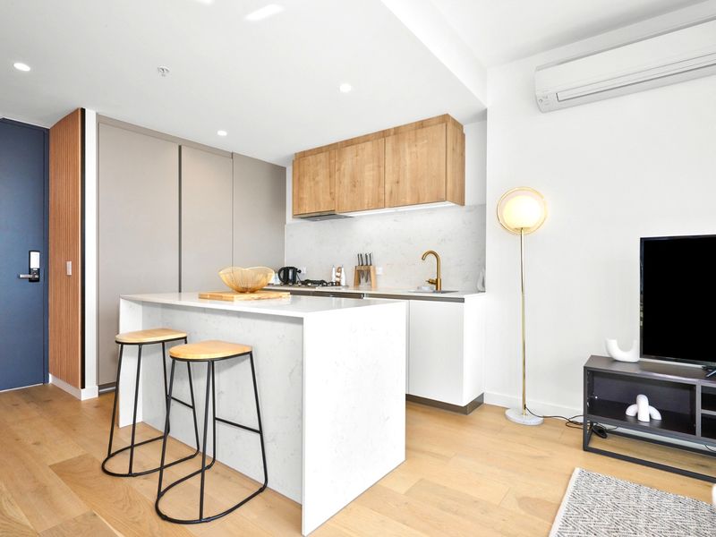 Mackenzie Marvel: Stylish 2BR w/ Skyline Views