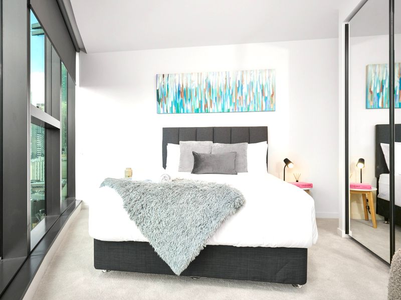 Mackenzie Marvel: Stylish 2BR w/ Skyline Views