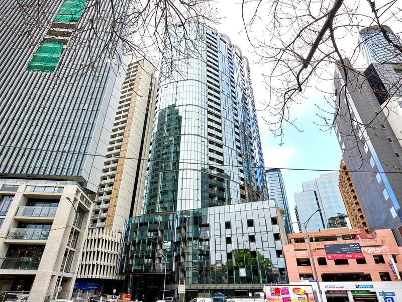 Mackenzie Marvel: Stylish 2BR w/ Skyline Views