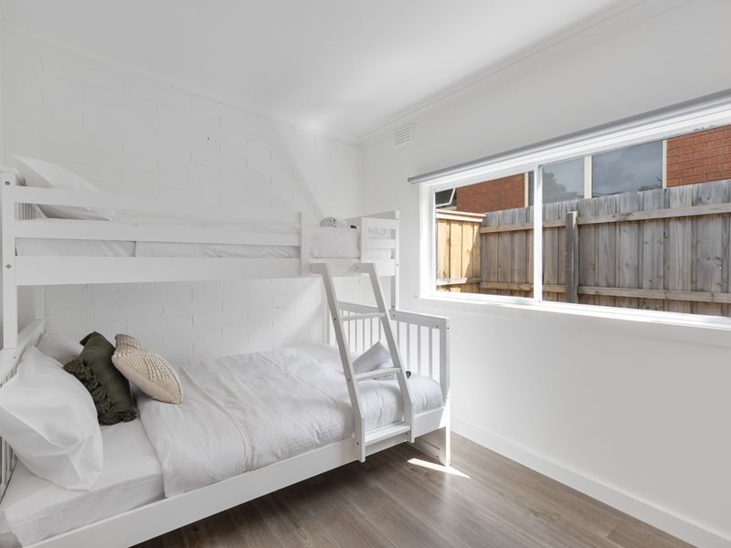 Second bedroom with double bed and single bunk, ideal for families or kids