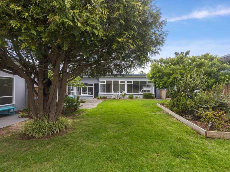 Shared garden courtyard with lawn and seating