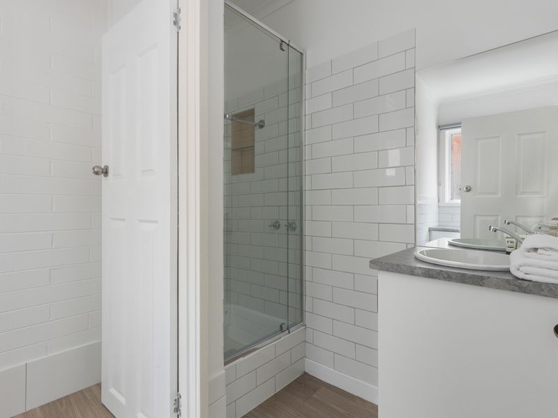 Main bathroom with shower and vanity