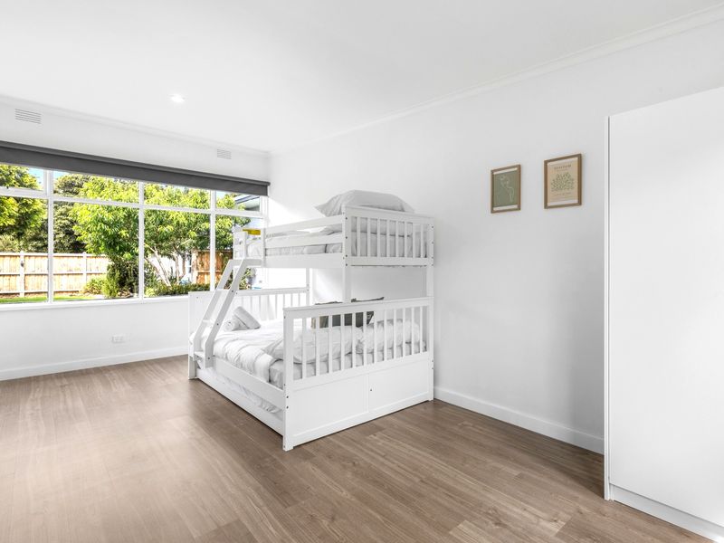 Rosebud Beachfront Haven — Coastal Bliss Three