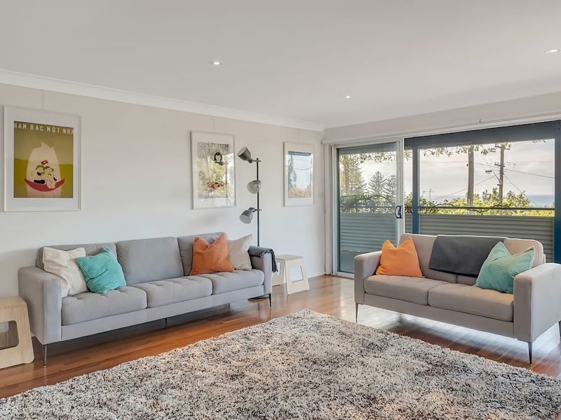 Stunning Coastal Home Views 1 Hour From Sydney