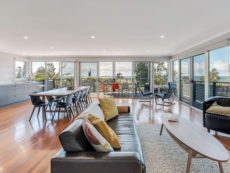 Stunning Coastal Home Views 1 Hour From Sydney