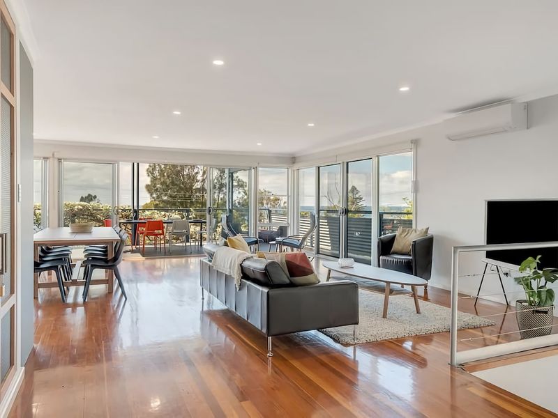 Stunning Coastal Home Views 1 Hour From Sydney