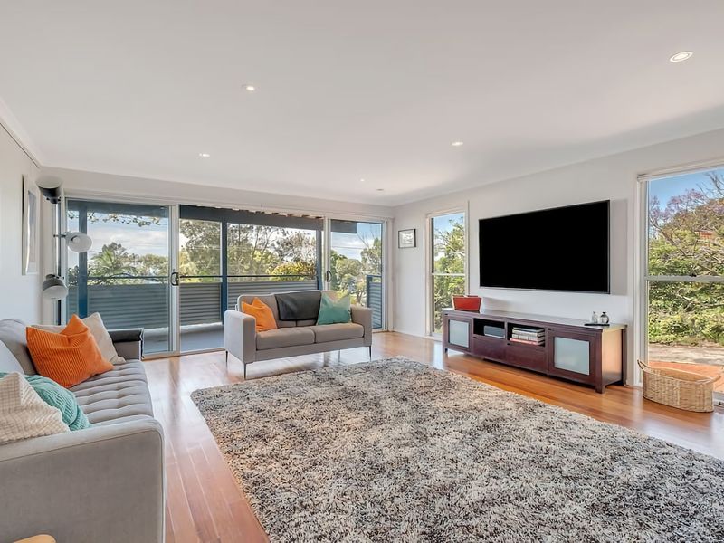 Stunning Coastal Home Views 1 Hour From Sydney