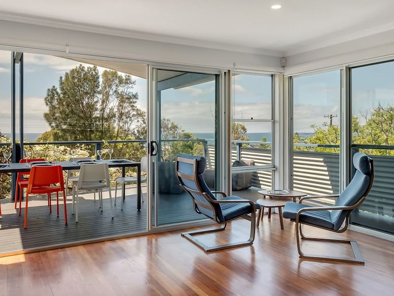 Stunning Coastal Home Views 1 Hour From Sydney