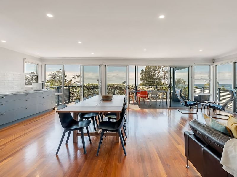 Stunning Coastal Home Views 1 Hour From Sydney