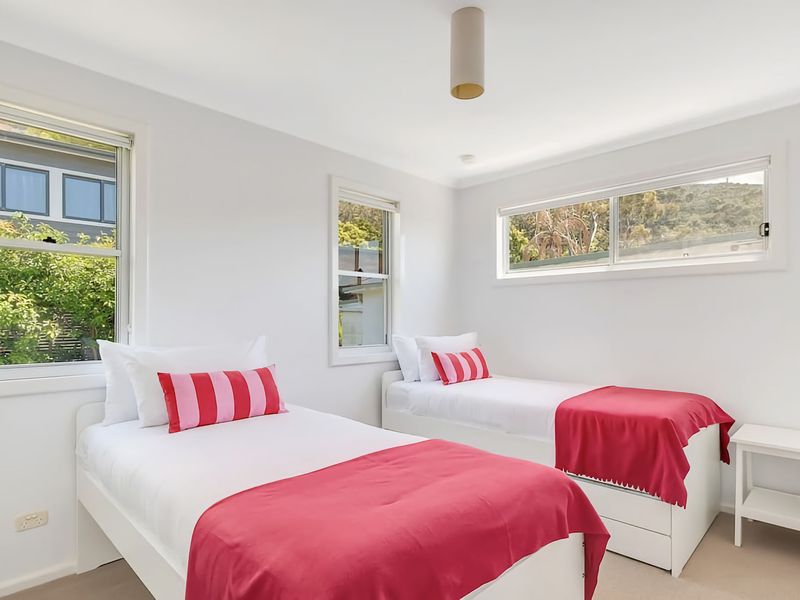 Stunning Coastal Home Views 1 Hour From Sydney