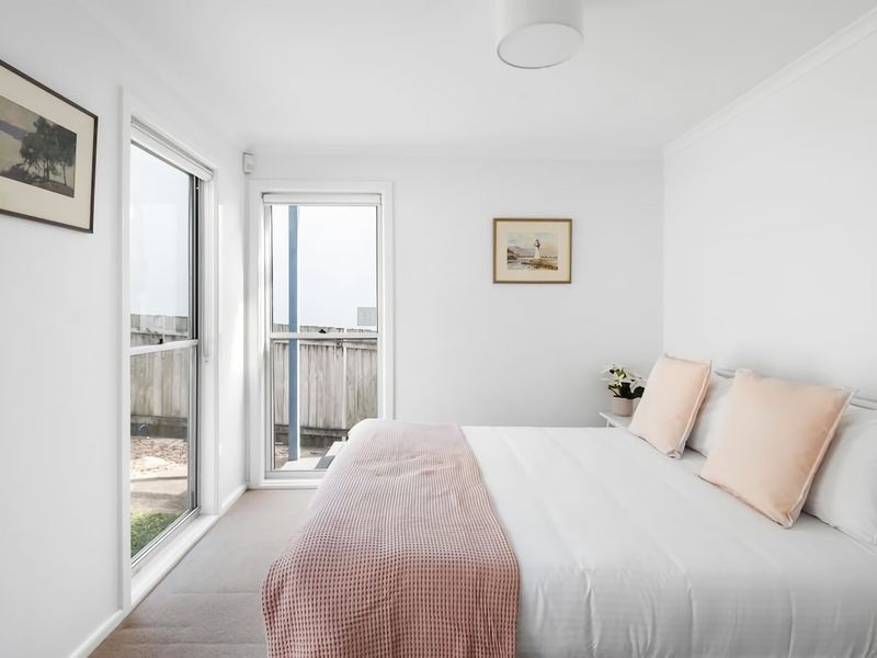 Stunning Coastal Home Views 1 Hour From Sydney