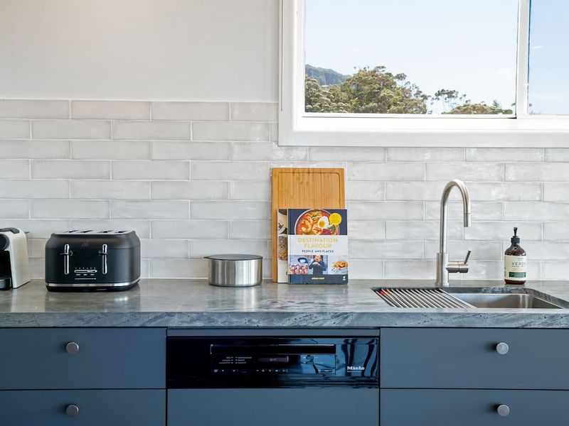 Stunning Coastal Home Views 1 Hour From Sydney