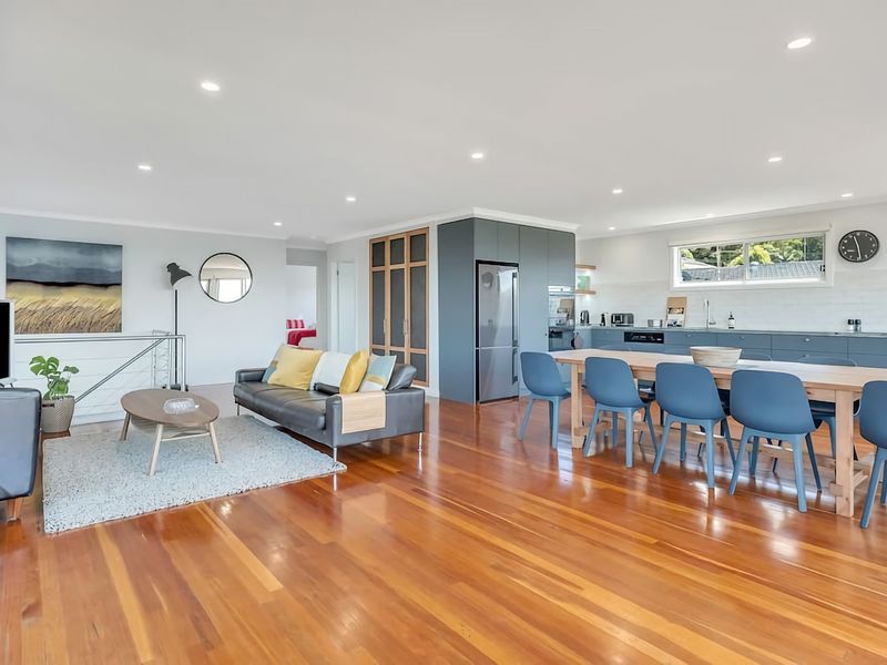 Stunning Coastal Home Views 1 Hour From Sydney