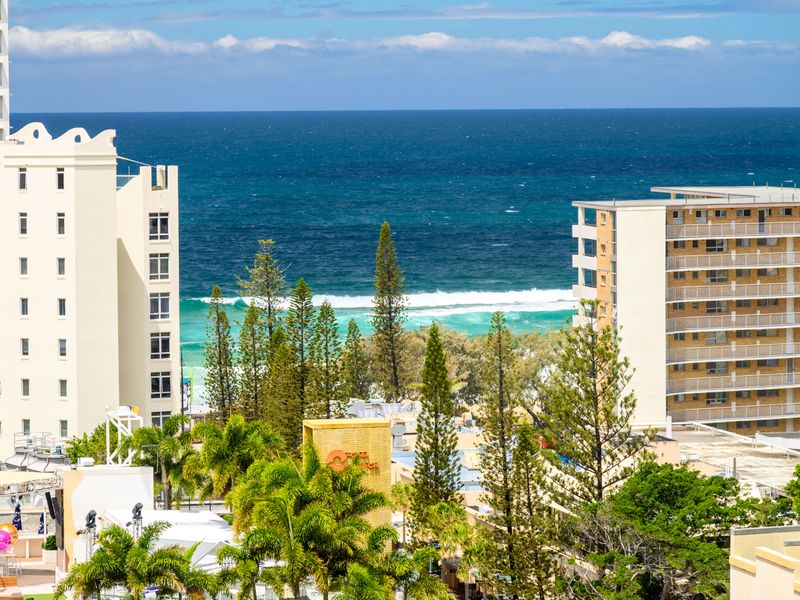 Moments away Surfers Paradise Beach