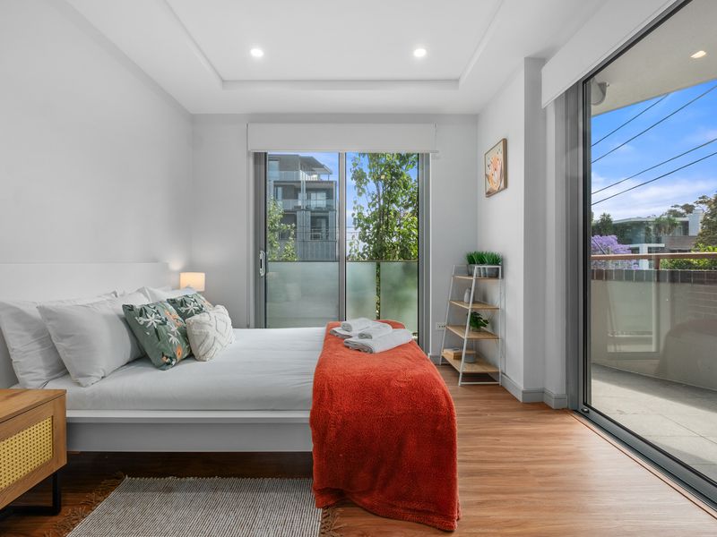 Queen-sized comfort, with a view to match.