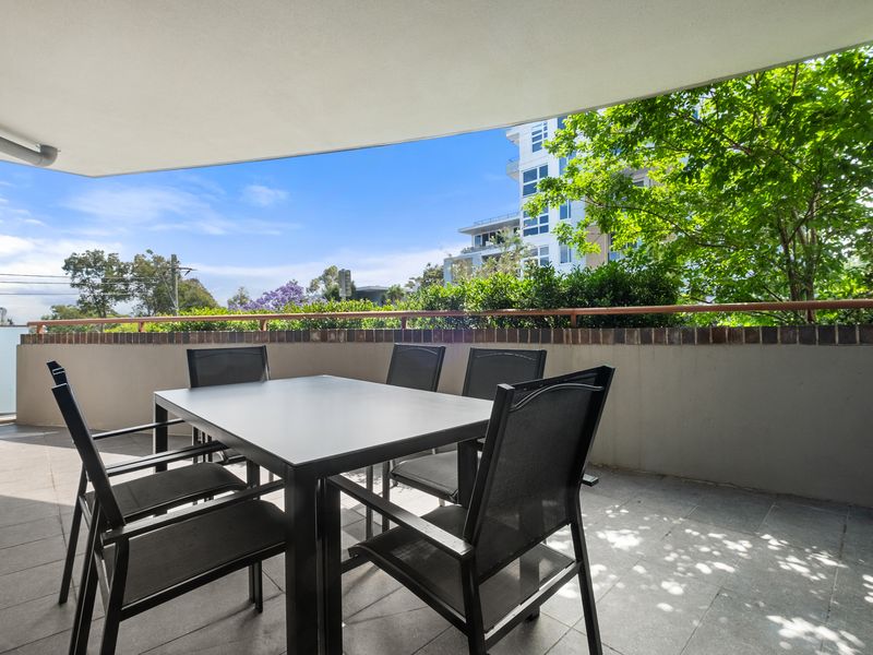 Sip, unwind, eat and enjoy the breeze.