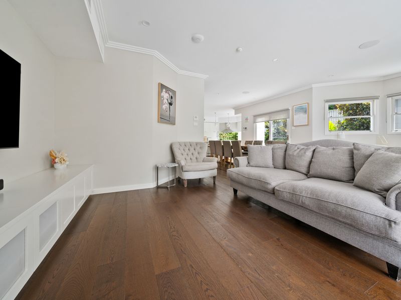 Oatley Escape with Pool Relax in Style & Elegance